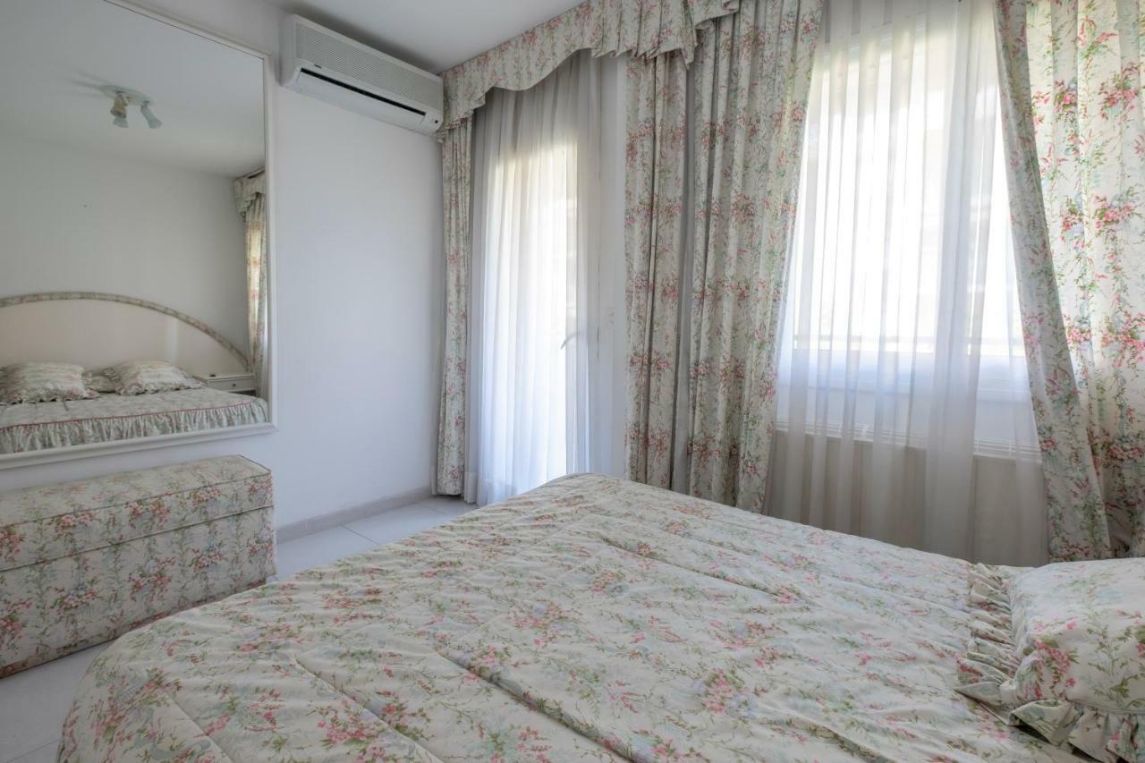 Apartamentos Monterroso Salou Buitenkant foto